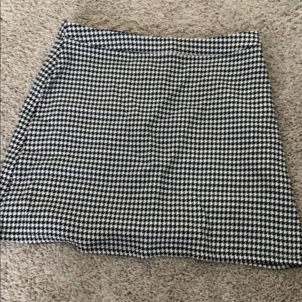 Houndstooth skirt